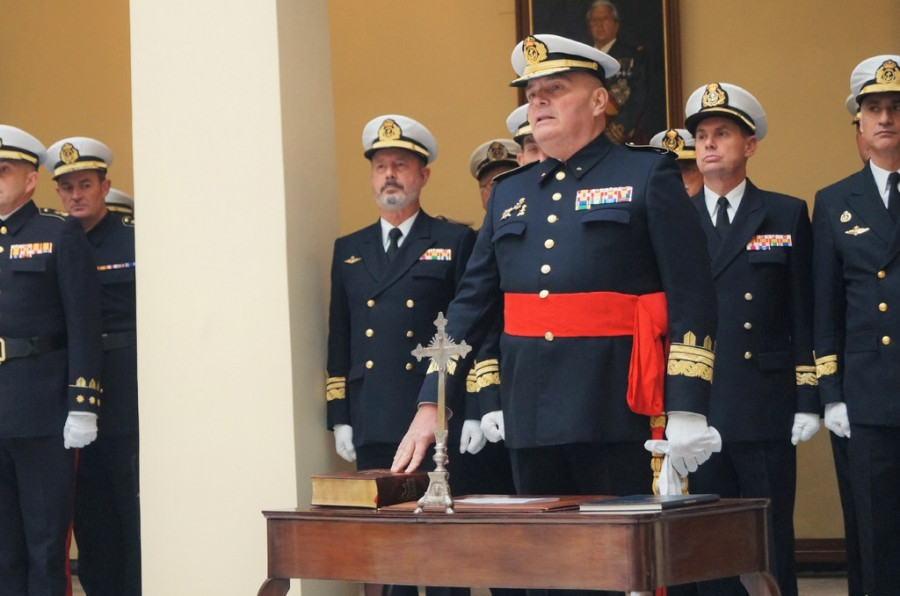 El general Planells en la despedida a los infantes desplegados en Mali. Foto: Armada