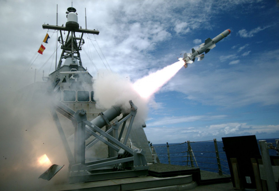 Misil Harpoon y RAM, de los mas vendidos y usados en las armadas occidentales. Fotos Raytheon y U.S. Navy