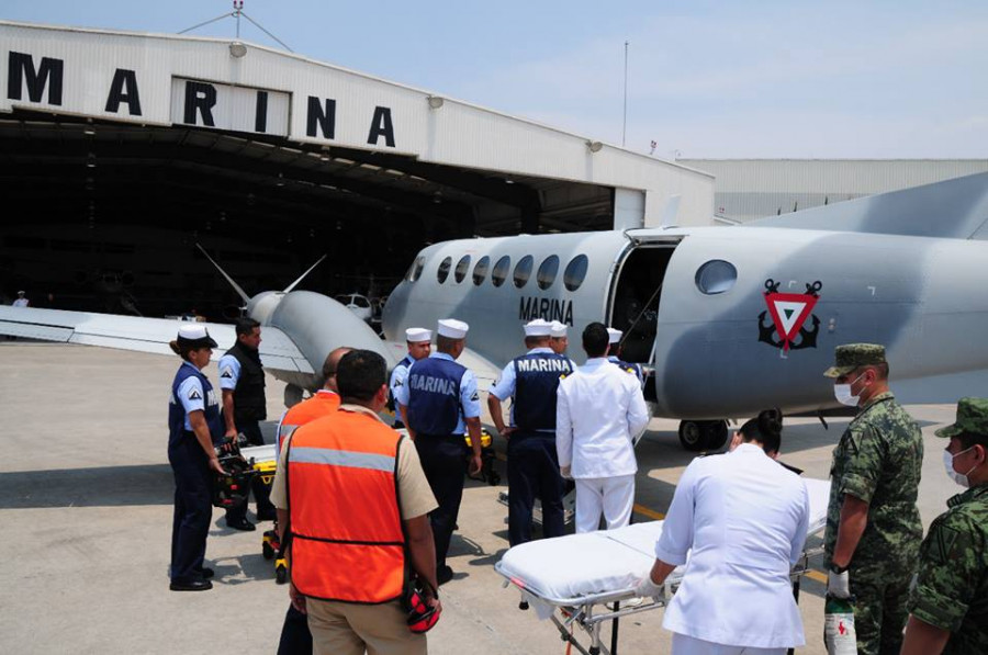 Llegada de las ambulancias aéreas a la CDMX. Imagen: Semar