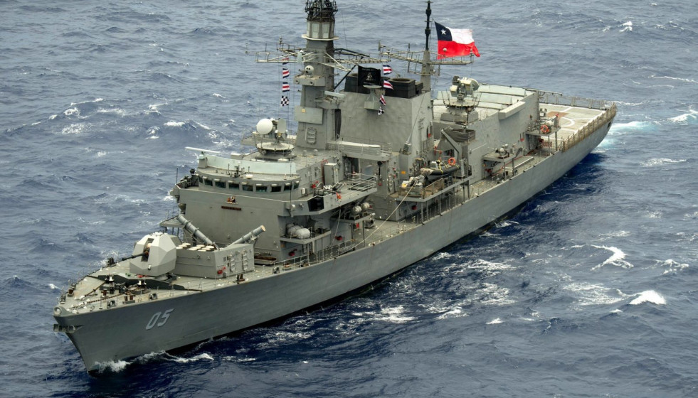 La FF-05 Almirante Cochrane será la primera fragata type 23 en recibir una extensa modernización de sistemas en Asmar. Foto: Armada de Chile