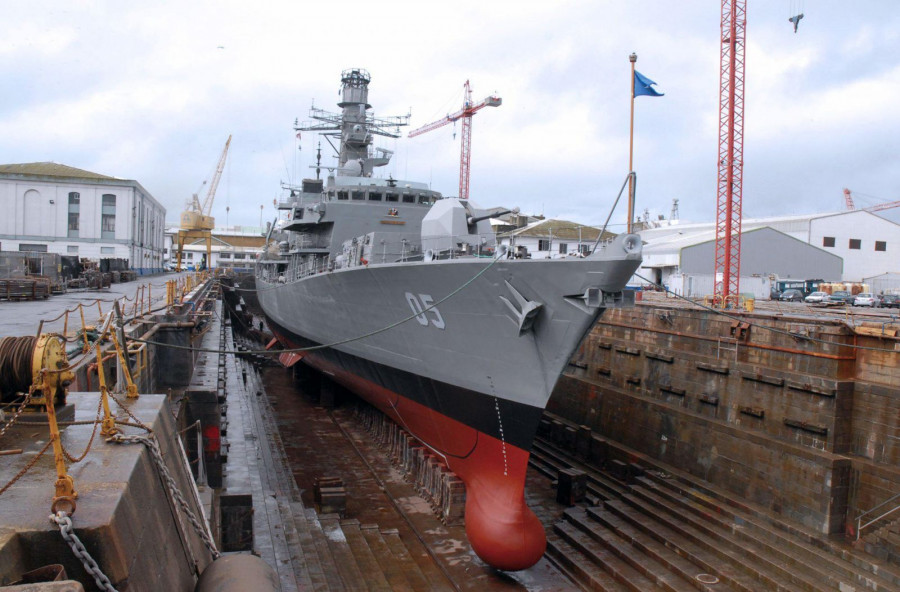 FF-05 Almirante Cochrane en período programado de mantenimiento en el dique seco N°1 Almirante Bannen de Asmar Talcahuano. Foto: Asmar