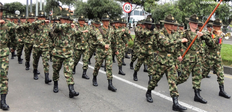Tropas del Ejército colombiano durante un desfile. Foto: Darío López Infodefensa.com