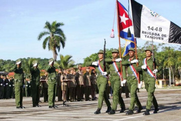 Parada militar en las instalaciones de la 1448 Brigada de Tanques. Foto Granma.