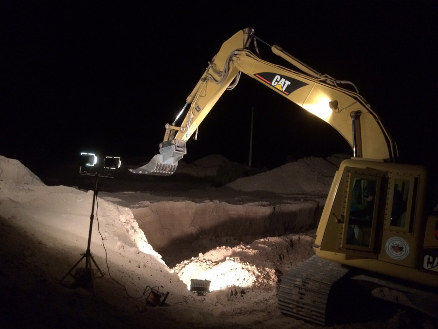 Trabajo de desminado nocturno. Foto: Ministerio de Defensa