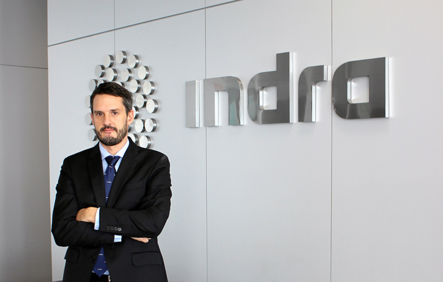 Guillermo Rosello, director de Defensa y Seguridad de Indra México. Fotos: Indra y US Navy.