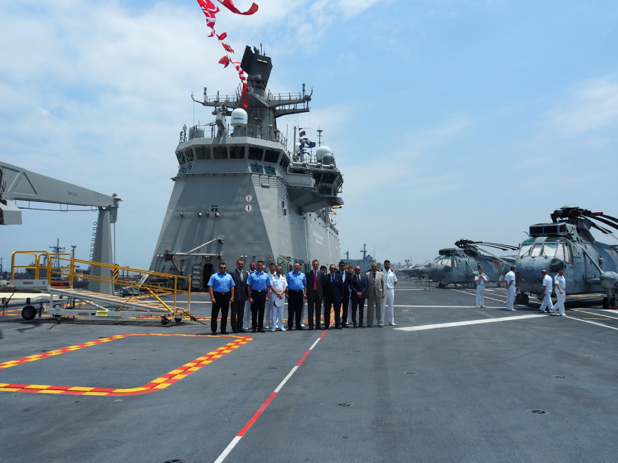 Visita de autoridades al buque Juan Carlos I en el puerto de Alejandría. Foto: Emad