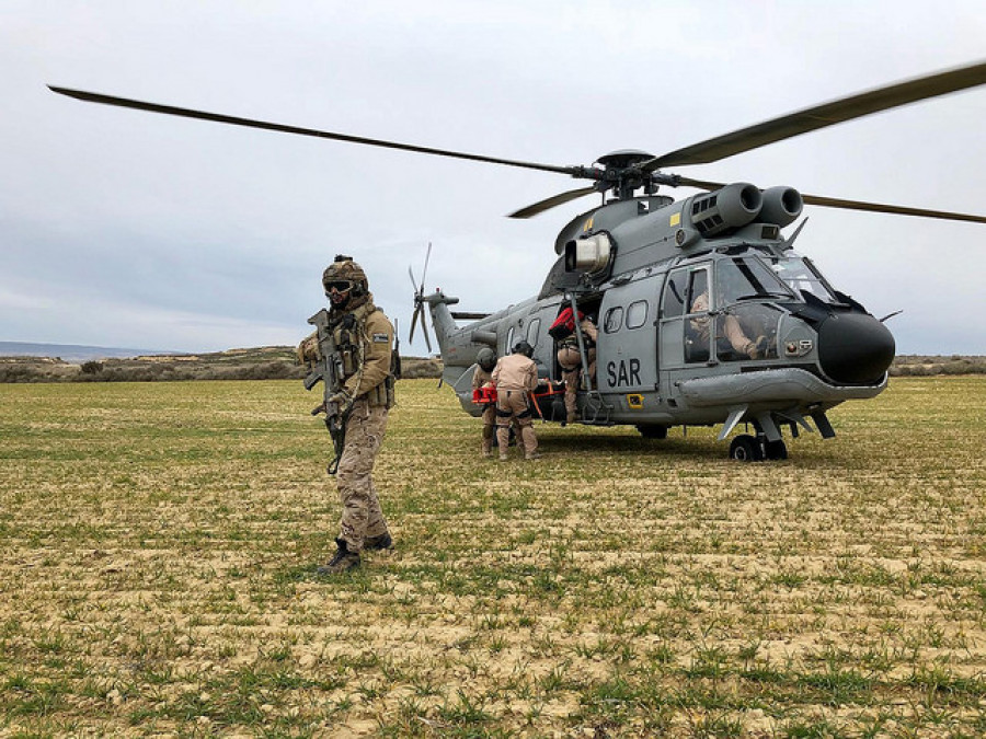 Helicóptero Super Puma toma tierra durante una misión. Foto: Ejército del Aire