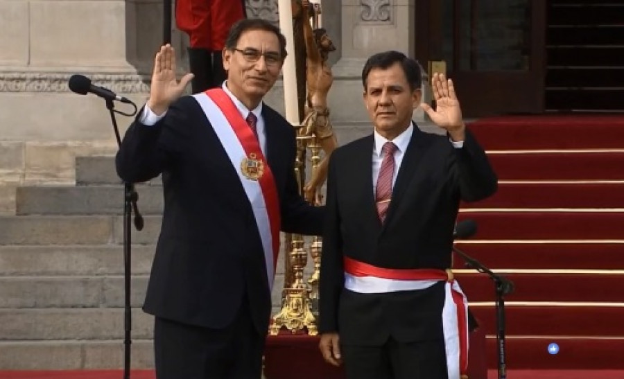 El presidente Martín Vizcarra y el general Mauro Medina tras la juramentación. Foto: Ministerio del Interior del Perú.