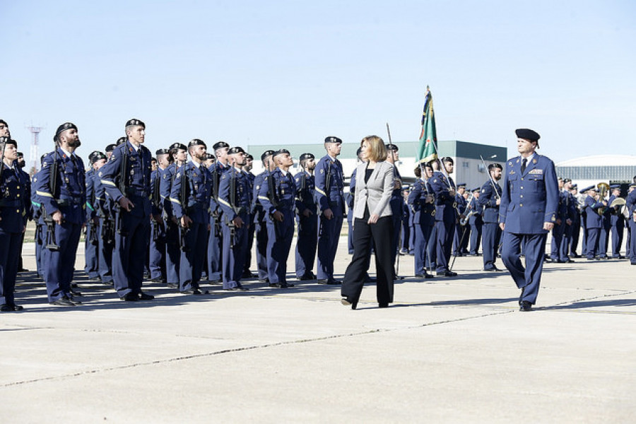 La ministra de Defensa pasa revista a las tropas en un acto esta semana en Murcia. Foto: Ministerio de Defensa