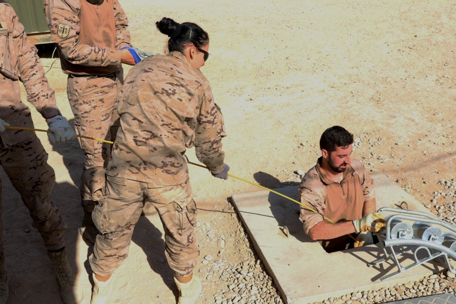 El equipo del Jcisat durante los trabajos de mejora de las instalaciones. Foto: Emad