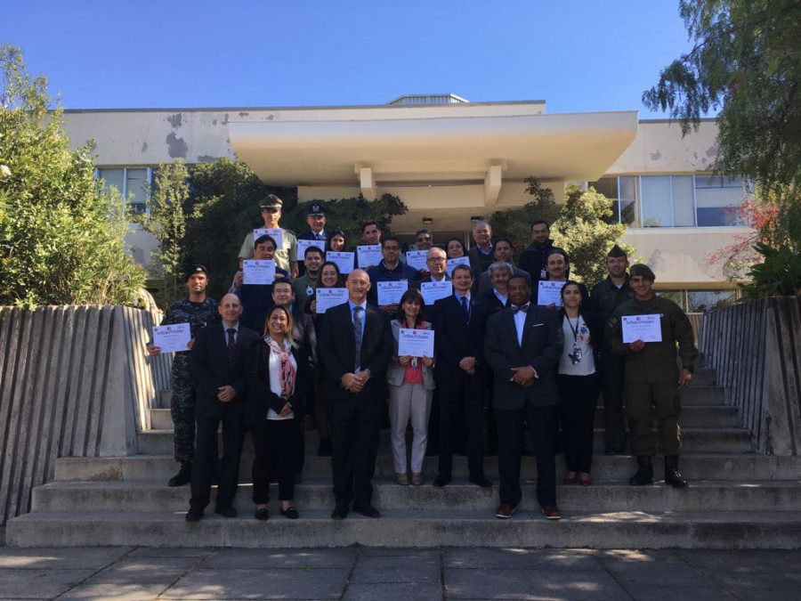 Especialistas civiles y militares efectuaron una capacitación para usar los sistemas de detección radiológica. Foto: Ccen