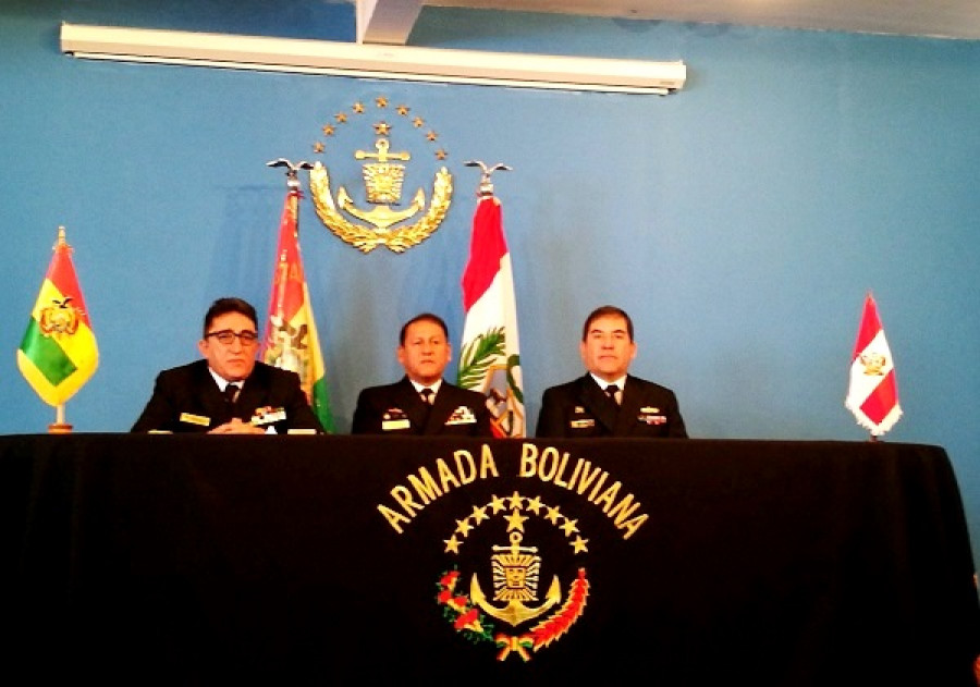Autoridades navales de Bolivia y Perú reunidas en la ciudad de La Paz. Foto: Agencia Boliviana de Información.