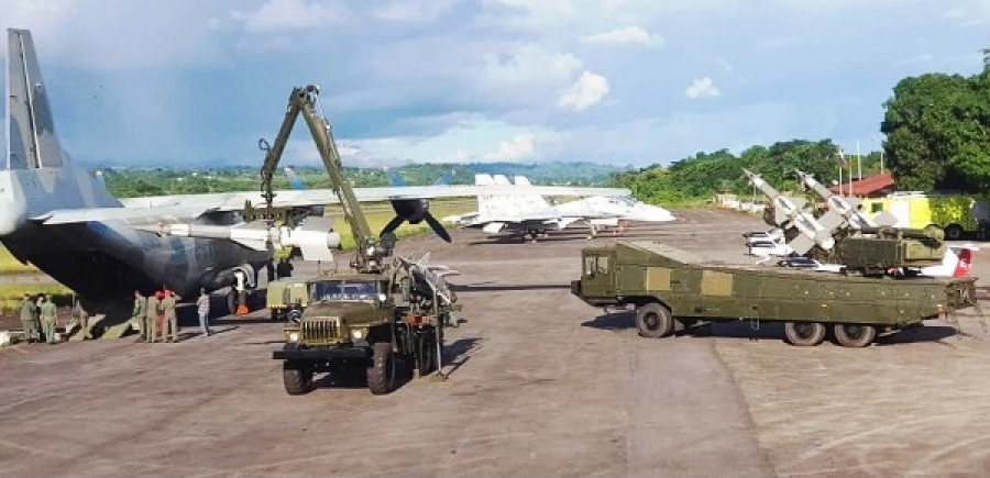 Misiles Pechora, transporte Y-8F-200W  y cazas Su-30MK2 en la base aérea Vivas´, andes venezolanos. Foto: Aviación Militar de Venezuela.