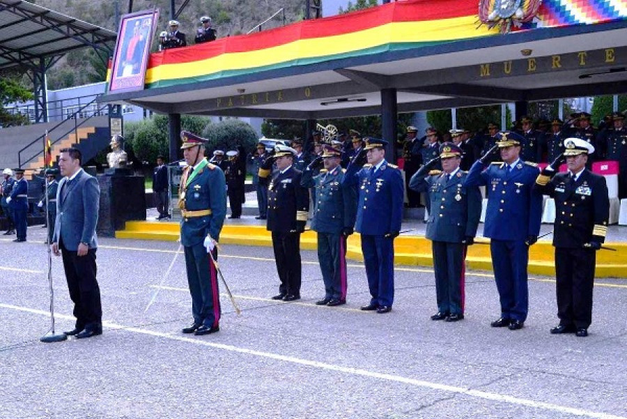 El ministro Zabaleta encabeza la inauguración del año académico militar. Foto: Agencia Boliviana de Información.