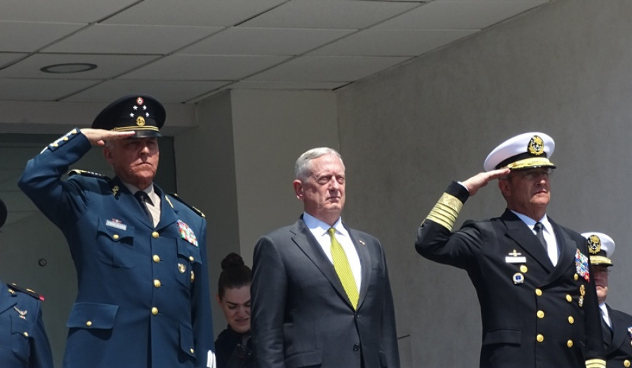 Los titulares de las Secretarías de la Defensa Nacional y de Marina con el Secretario de la Defensa norteamericano. Foto: JAQC.