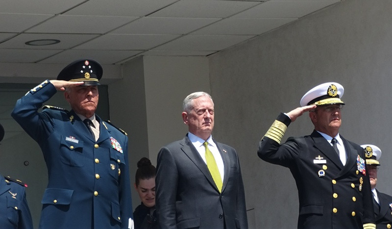 Los titulares de las Secretarías de la Defensa Nacional y de Marina con el Secretario de la Defensa norteamericano. Foto: JAQC.