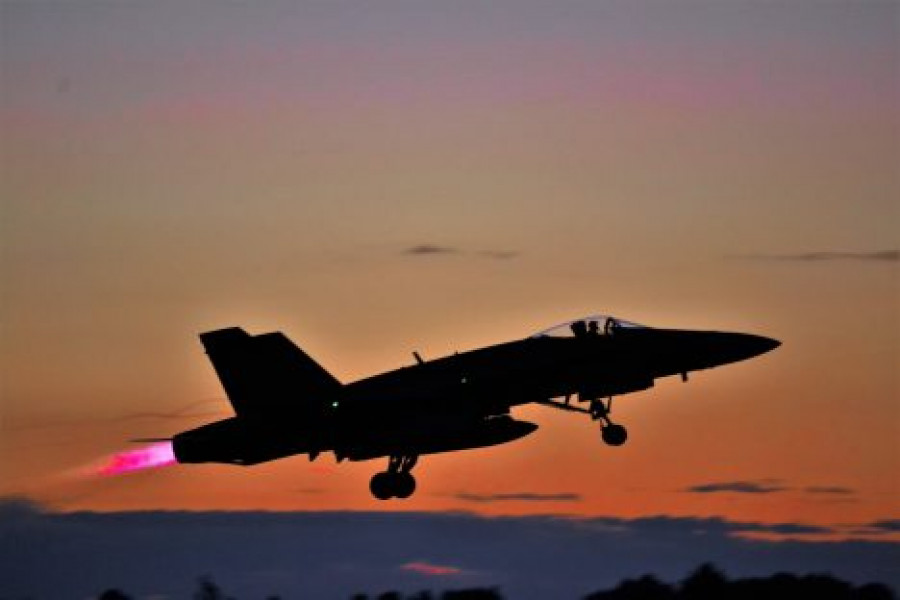 Un F-18 del Ejército del Aire despega de la base de Amari. Foto: Emad