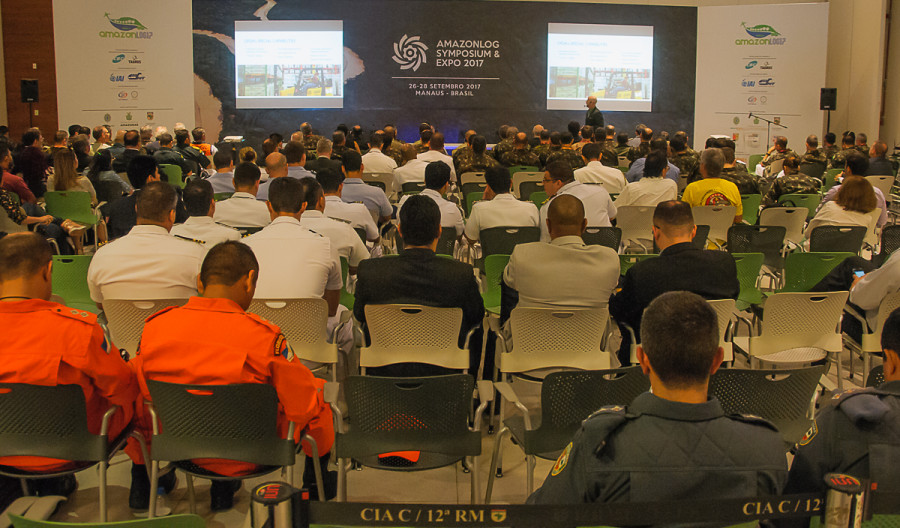 Concorridas palestras de especialistas diversos movimentaram o auditório do AmazonLog Expo 2017. Foto: R. Caiafa.