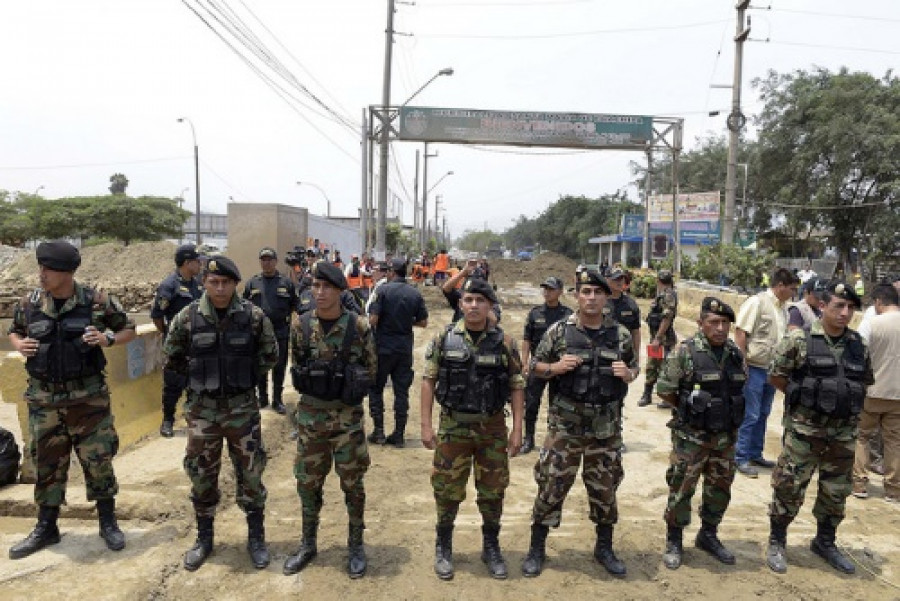 Efectivos policiales desplegados durante el temporal de lluvias del verano pasado. Foto: Ministerio del Interior del Perú.