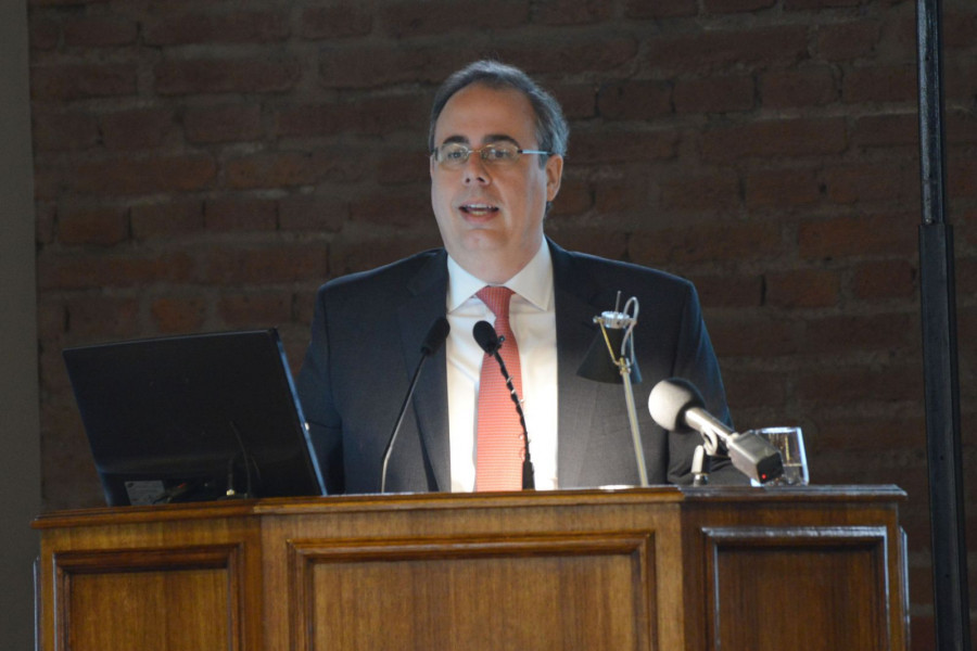 Francisco Monaldi expone durante el seminario internacional Recursos Naturales y Seguridad. Foto: Ejército de Chile