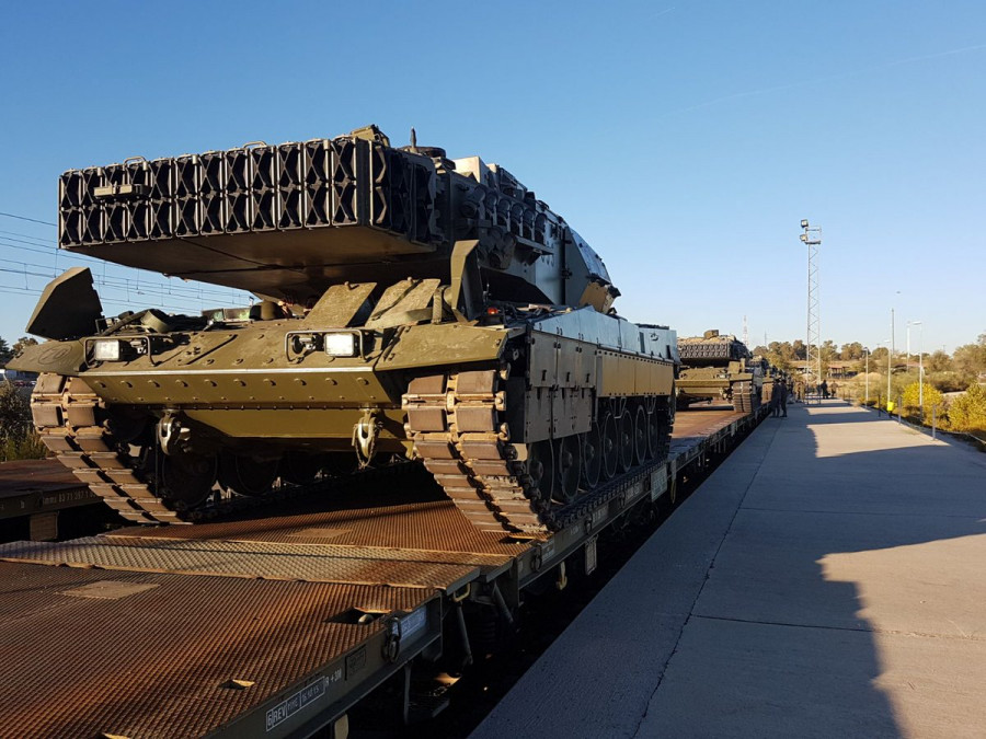 Leopardo de la Brigada Guadarrama en el embarcadero. Foto: Ejército de Tierra