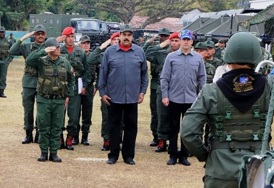 El presidente Maduro durante un reciente ejercicio militar. Foto: Venezolana de Televisión.