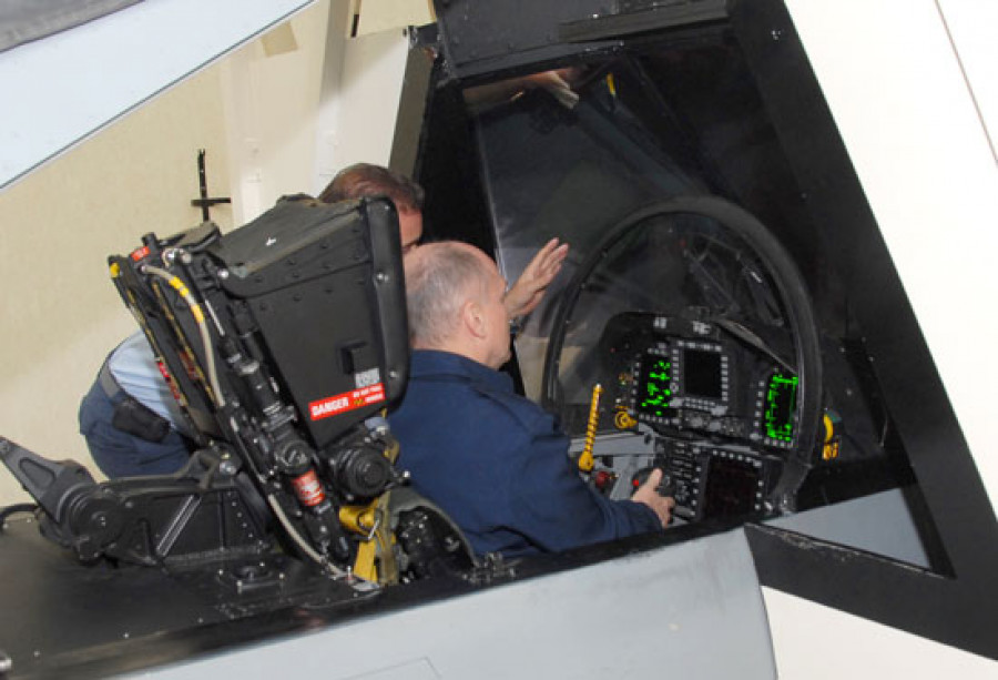 Simulador de vuelo del F-18 en la Base de Torrejón. Foto: Ejército del Aire