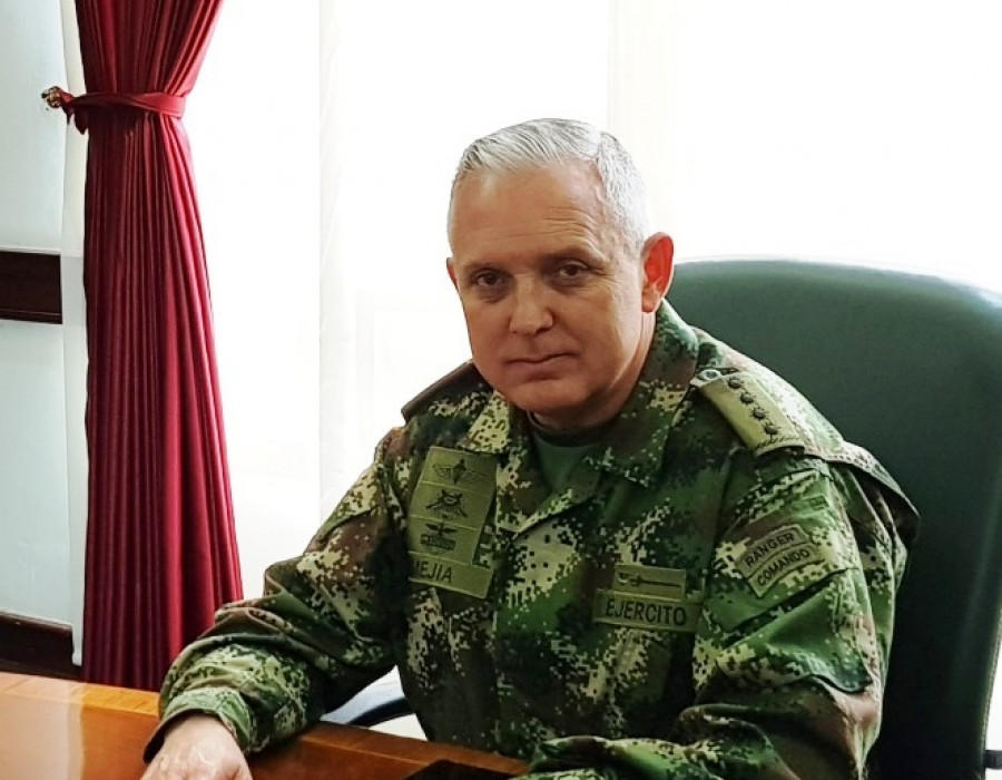 El general Mejía en dialogo con Infodefensa.com. Foto Erich Saumeth C.
