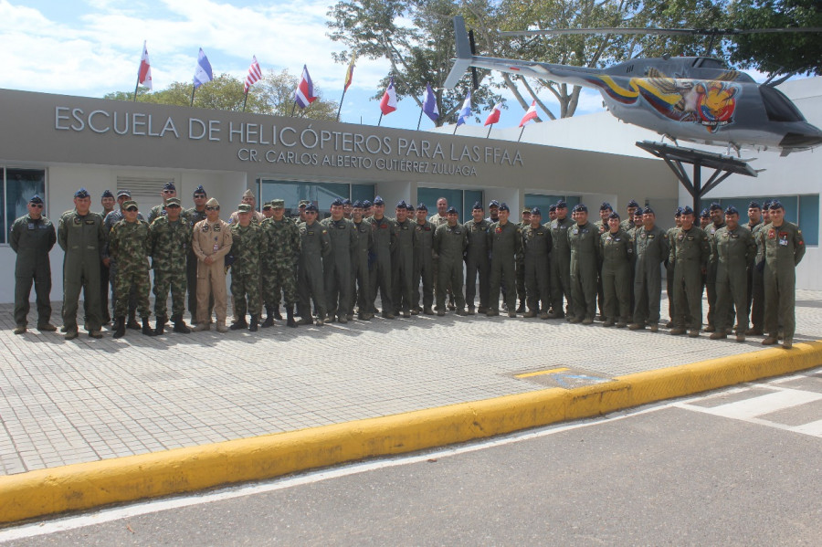 Instructores capacitados. Foto: FAC