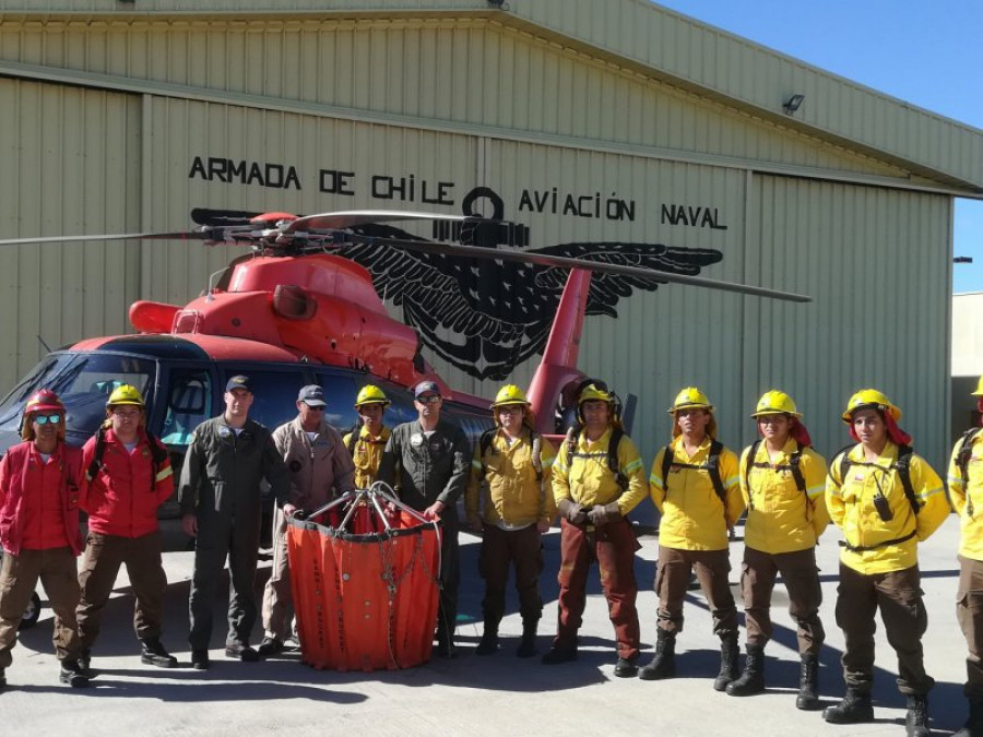 El Destacamento Aeronaval de la II Zona Naval es pionero en combate aéreo de incendios forestales en las FF.AA. Foto: Armada de Chile
