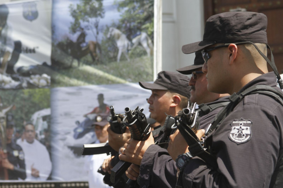 Agentes de la Policía Nacional Civil de El Salvador en despliegue. Foto: Policía de El Salvador.