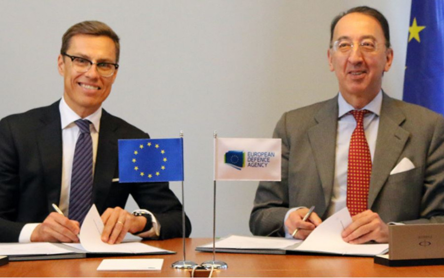 Alexander Stubb y Jorge Domecq en la firma del acuerdo. Foto: EDA