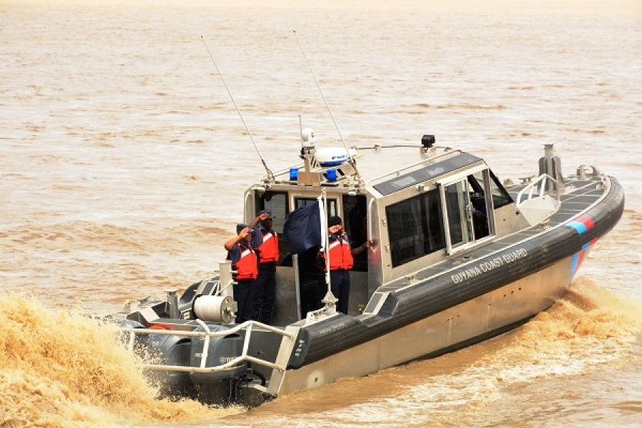 Lancha 38 Defiant´ recientemente incorporada a los Guardacostas guyaneses. Foto: Guyana Defence Force.