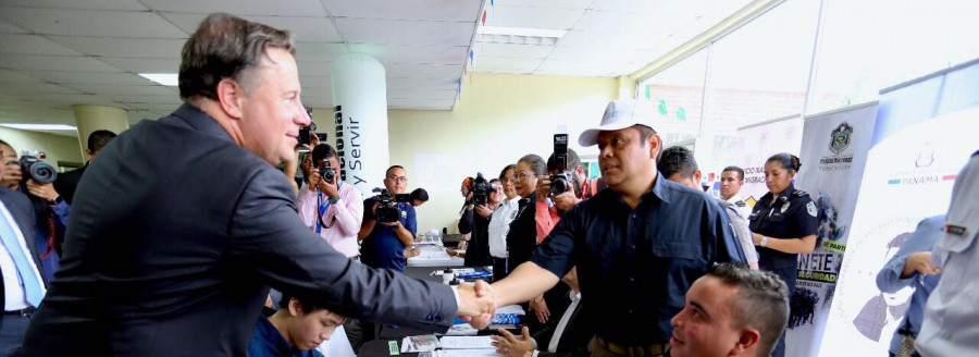 El presidente de Panamá, Juan Caros Varela, y el ministro de Seguridad, Alexis Betancourt. Foto: Ministerio de Seguridad de Panamá.