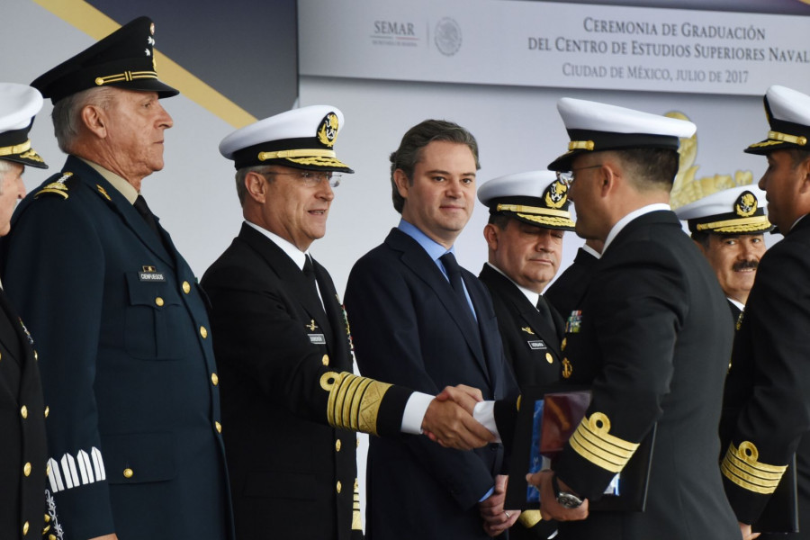 Durante la ceremonia  el Secretario de Marina, el Secretario de la Defensa Nacional, y el Secretario de Educación. Foto SEMAR