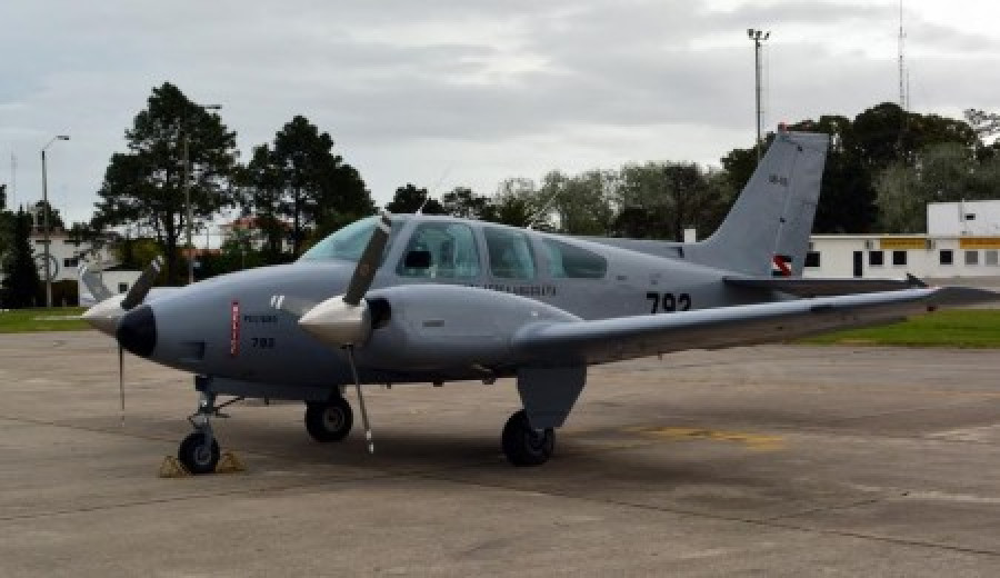 Un Beechcraft UB-58. Foto: Fuerza Aérea uruguaya