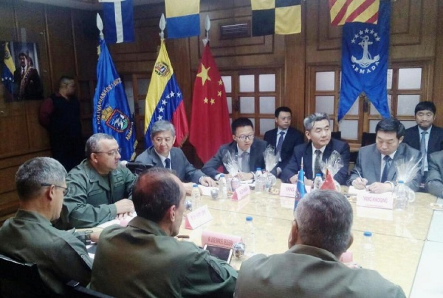 El Alto Mando naval venezolano reunido con la delegación china. Foto: Armada de Venezuela.