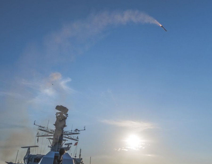 Momento del disparo con el sistema Sea Ceptor desde el buque británico HMS Argyll. Foto: MBDA