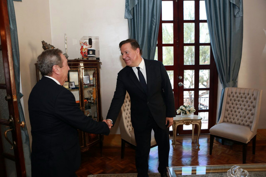 El presidente de Panamá, Juan Carlos Varela, en encuentro con el titular del SICA. Foto: Presidencia de Panamá.