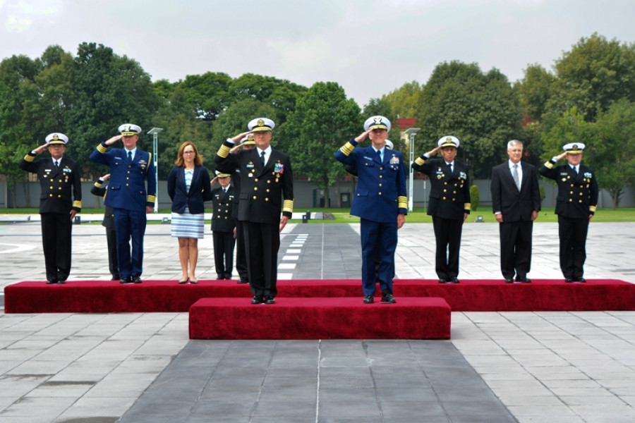 Almirante Vidal Francisco Soberón Sánz y el Almirante Paul Zukunft. Foto SEMAR