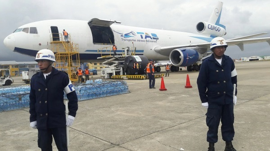 Avión de transporte de carga MD-10-30F de TAB. Foto: Agencia Boliviana de Información.