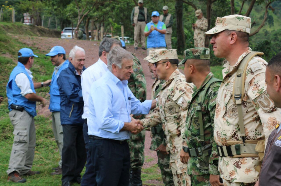 Aguad saluda a los cascos azules desplegados en Colombia Foto: Ministerio de Defensa argentino