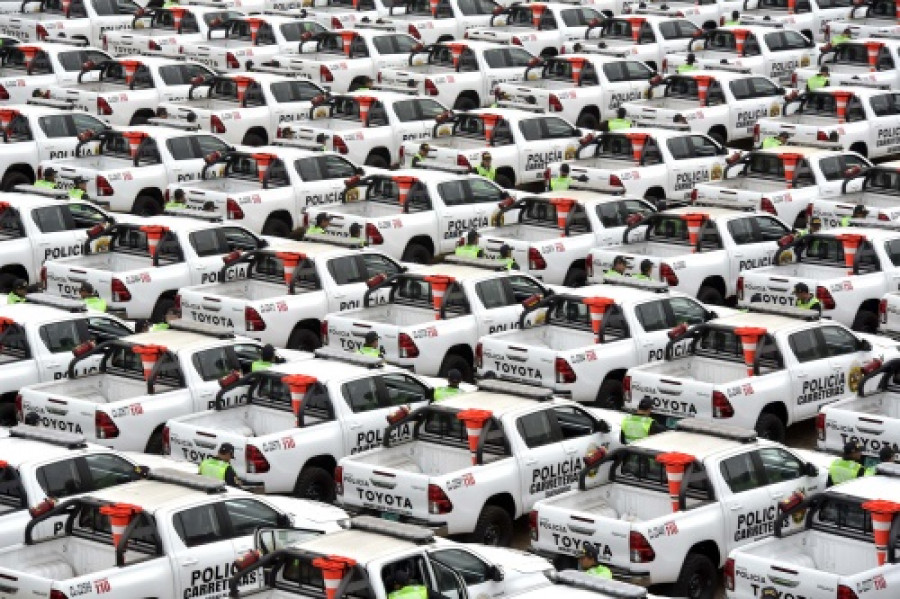 Lote de 367 patrulleros Toyota Hilux 4x4 entregados a la Policía Nacional del Perú. Foto: Ministerio del Interior del Perú