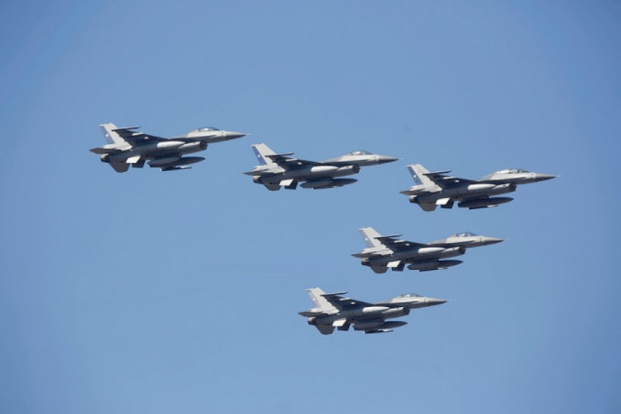 Una formación de aviones F-16AM y F-16BM Block 20 sobrevoló la base aérea Cerro Moreno. Foto referencial: Ministerio de Defensa de Chile