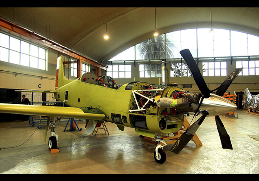Ensamblaje de aviones KT-1P en Seman Perú. Foto: Ministerio de Defensa del Perú