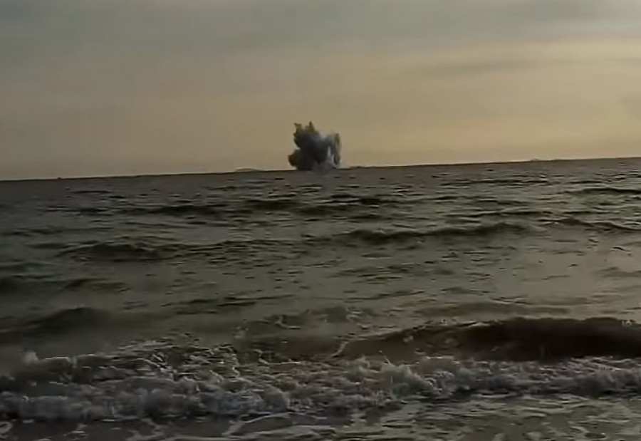 Momento del impacto de un Eurofighter italiano contra el mar. Imagen: Vittorio Buglione  Youtube