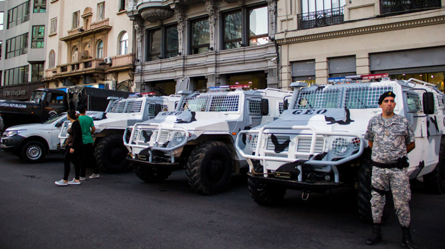 Vehículos policiales Tigr de Uruguay. Foto: MIC