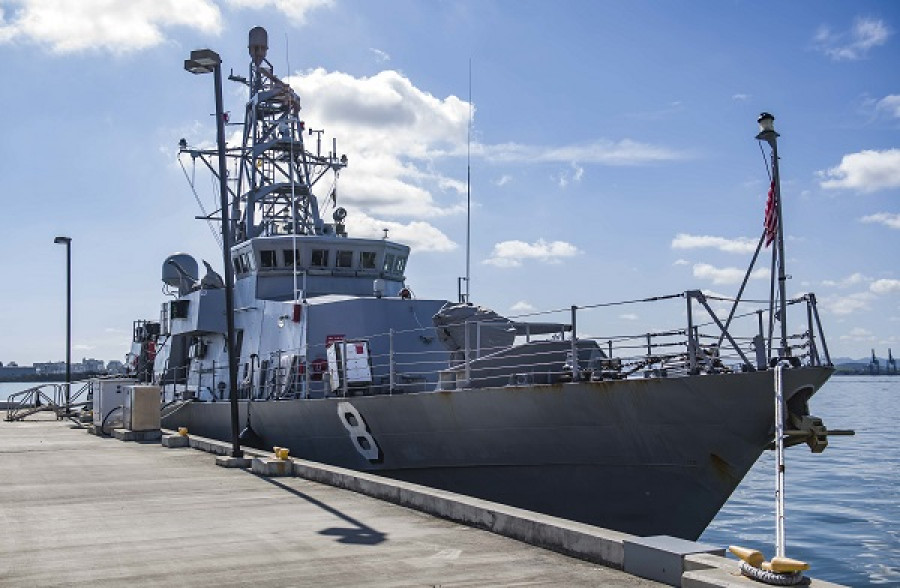 El USS Zephyr anclado en la Estación de Guardacostas de San Juan, Puerto Rico. Foto: U.S. Navy.