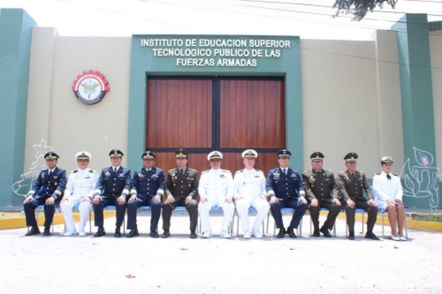 Clausura del año académico 2016 del Iestp-FFAA. Foto: Instituto de Educación Superior Tecnológico Público de las Fuerzas Armadas.