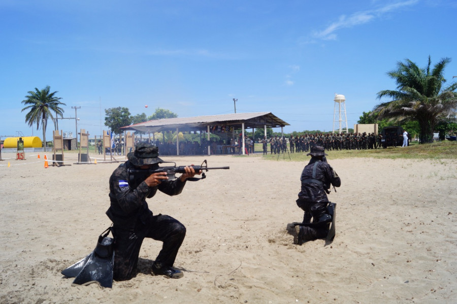 Infantes de marina hondureños en prácticas en el adiestramiento impartido por EE.UU. Foto: Secretaría de Defensa de Honduras.